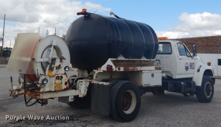 image for item GV9187 1995 Ford F800  sewer jetter truck