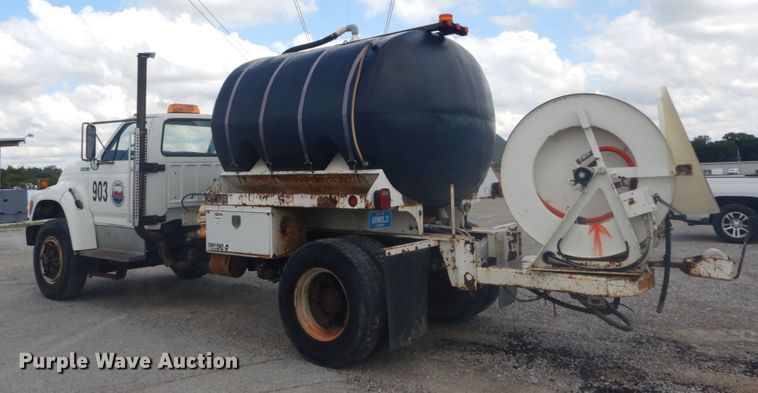 image for item GV9187 1995 Ford F800  sewer jetter truck