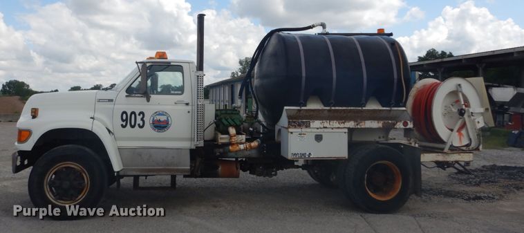 image for item GV9187 1995 Ford F800  sewer jetter truck