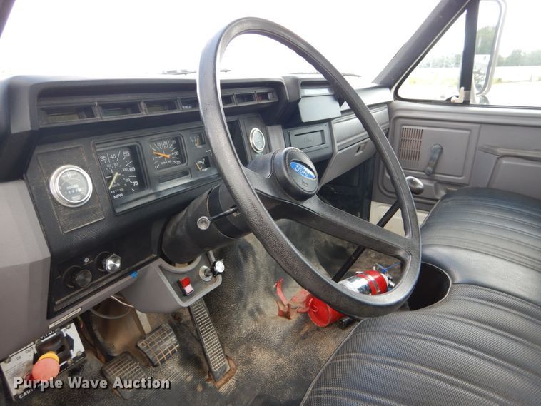 image for item GV9187 1995 Ford F800  sewer jetter truck