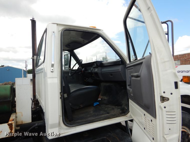 image for item GV9187 1995 Ford F800  sewer jetter truck