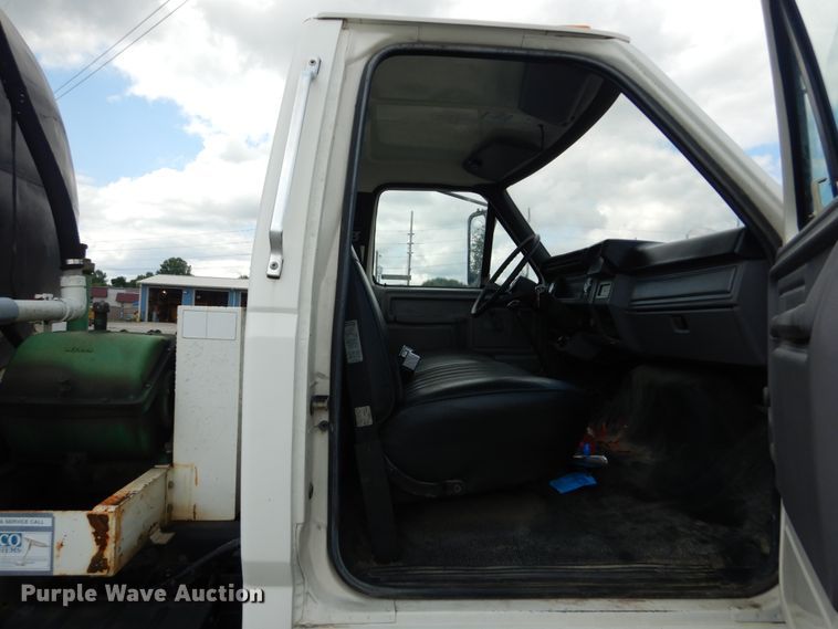 image for item GV9187 1995 Ford F800  sewer jetter truck