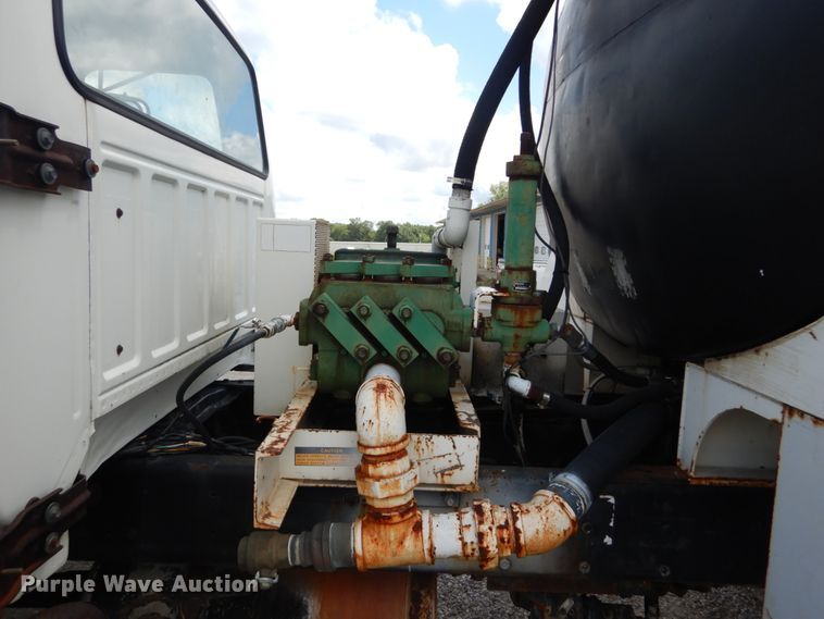 image for item GV9187 1995 Ford F800  sewer jetter truck