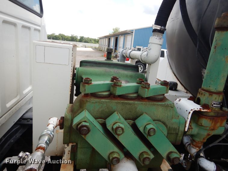 image for item GV9187 1995 Ford F800  sewer jetter truck