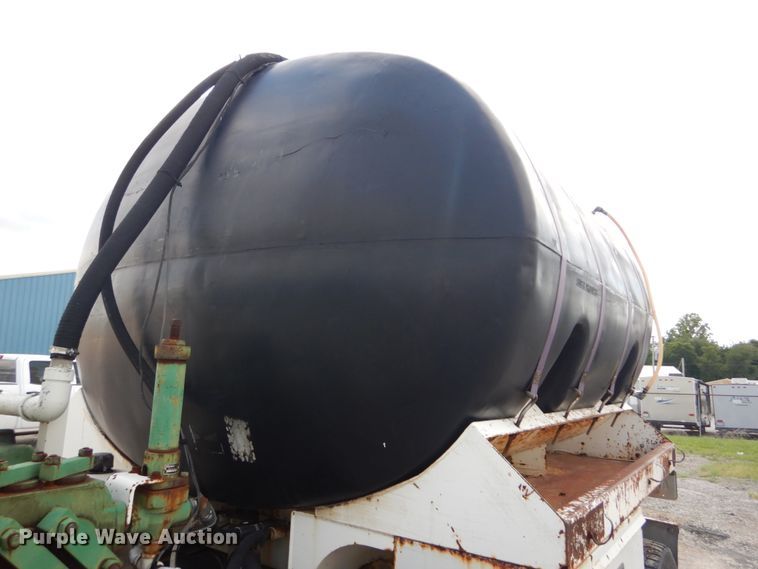 image for item GV9187 1995 Ford F800  sewer jetter truck