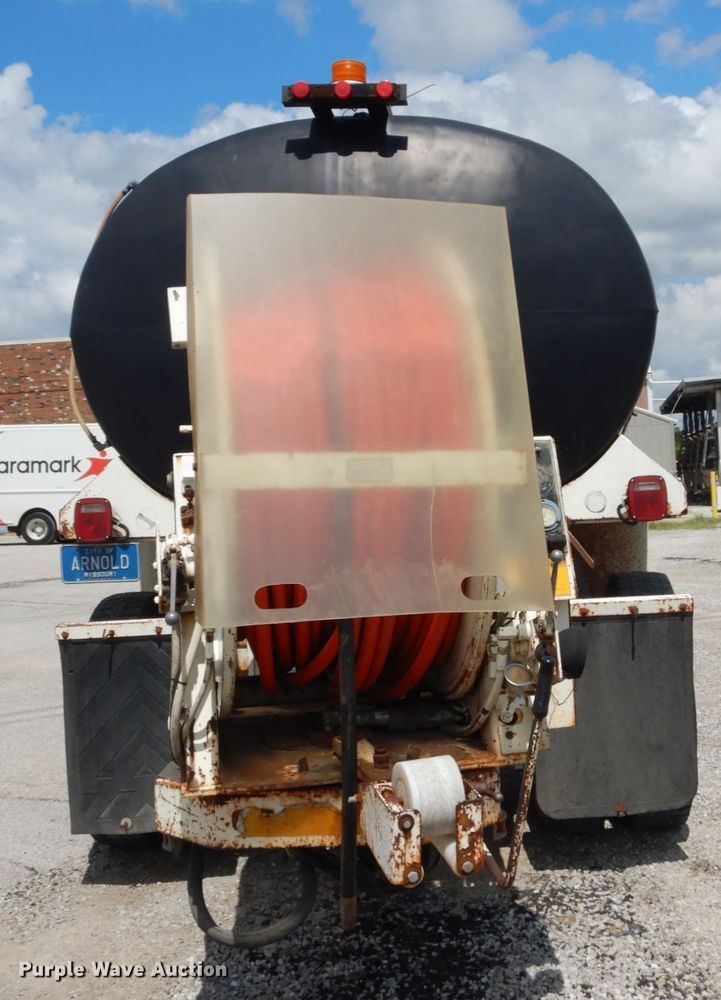 image for item GV9187 1995 Ford F800  sewer jetter truck