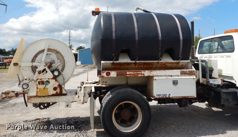 image for item GV9187 1995 Ford F800  sewer jetter truck