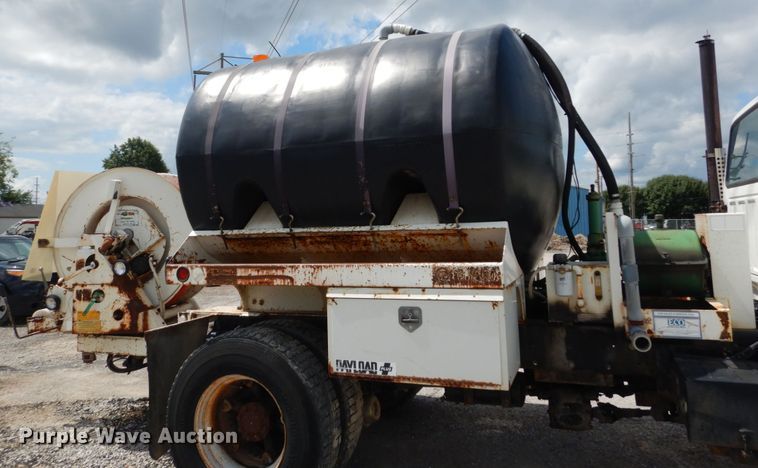 image for item GV9187 1995 Ford F800  sewer jetter truck