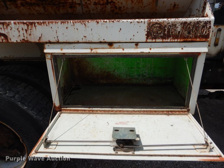 image for item GV9187 1995 Ford F800  sewer jetter truck