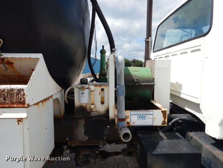 image for item GV9187 1995 Ford F800  sewer jetter truck