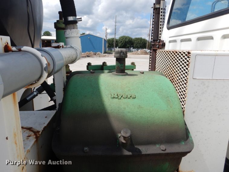 image for item GV9187 1995 Ford F800  sewer jetter truck