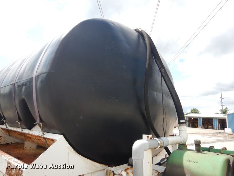 image for item GV9187 1995 Ford F800  sewer jetter truck