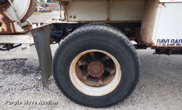 image for item GV9187 1995 Ford F800  sewer jetter truck