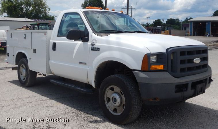 image for item GV9188 2005 Ford F250 Super Duty XL  utility bed pickup truck