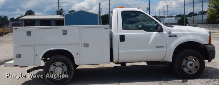 image for item GV9188 2005 Ford F250 Super Duty XL  utility bed pickup truck