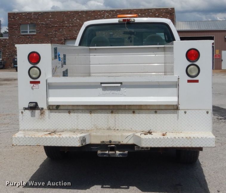 image for item GV9188 2005 Ford F250 Super Duty XL  utility bed pickup truck