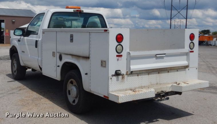 image for item GV9188 2005 Ford F250 Super Duty XL  utility bed pickup truck