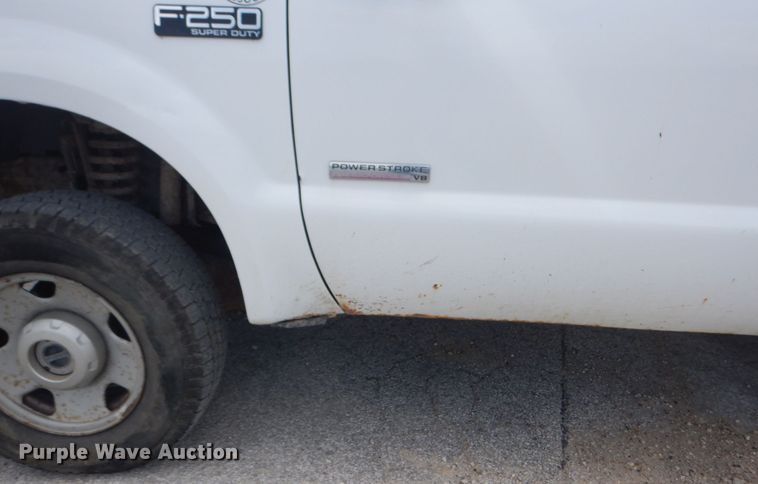 image for item GV9188 2005 Ford F250 Super Duty XL  utility bed pickup truck