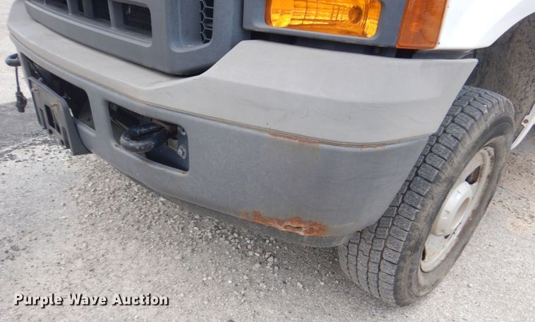 image for item GV9188 2005 Ford F250 Super Duty XL  utility bed pickup truck