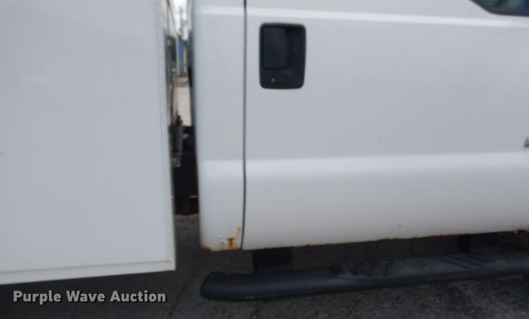 image for item GV9188 2005 Ford F250 Super Duty XL  utility bed pickup truck