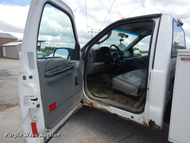 image for item GV9188 2005 Ford F250 Super Duty XL  utility bed pickup truck