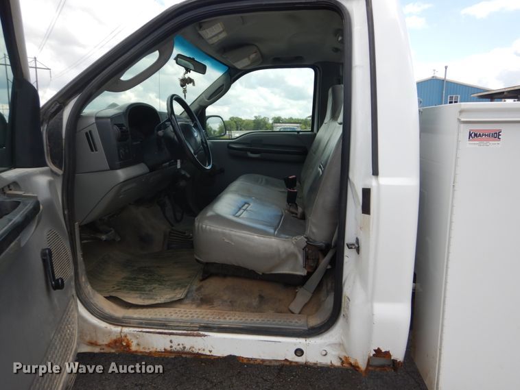 image for item GV9188 2005 Ford F250 Super Duty XL  utility bed pickup truck