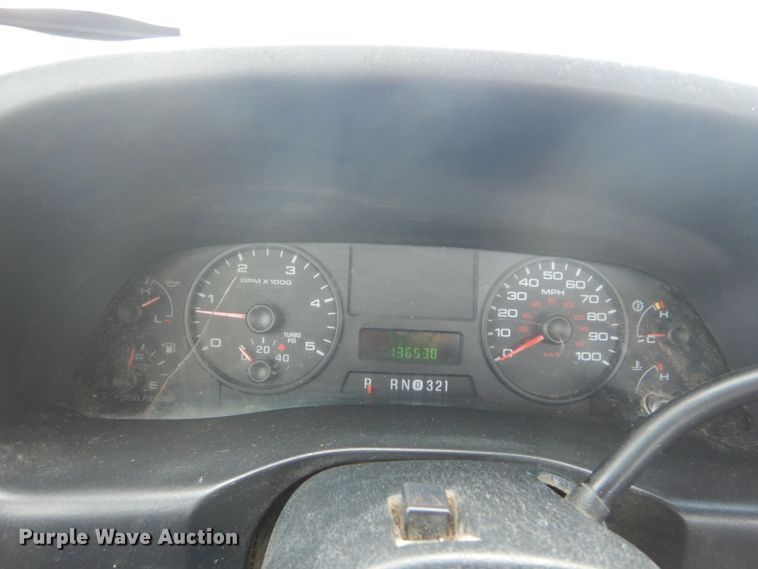 image for item GV9188 2005 Ford F250 Super Duty XL  utility bed pickup truck