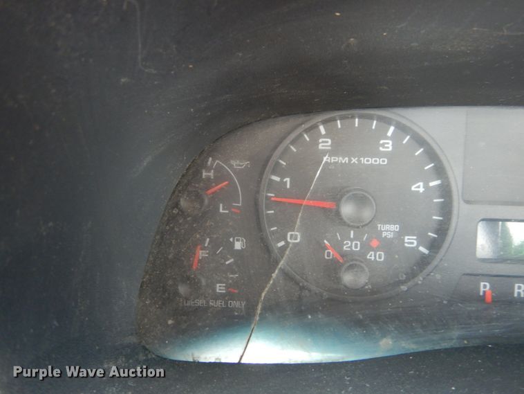 image for item GV9188 2005 Ford F250 Super Duty XL  utility bed pickup truck