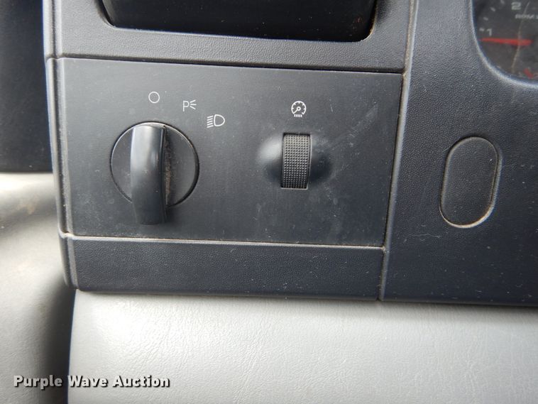 image for item GV9188 2005 Ford F250 Super Duty XL  utility bed pickup truck