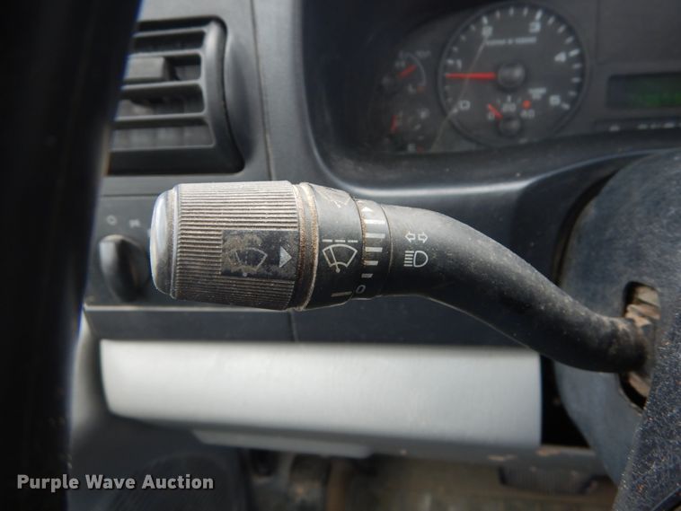 image for item GV9188 2005 Ford F250 Super Duty XL  utility bed pickup truck