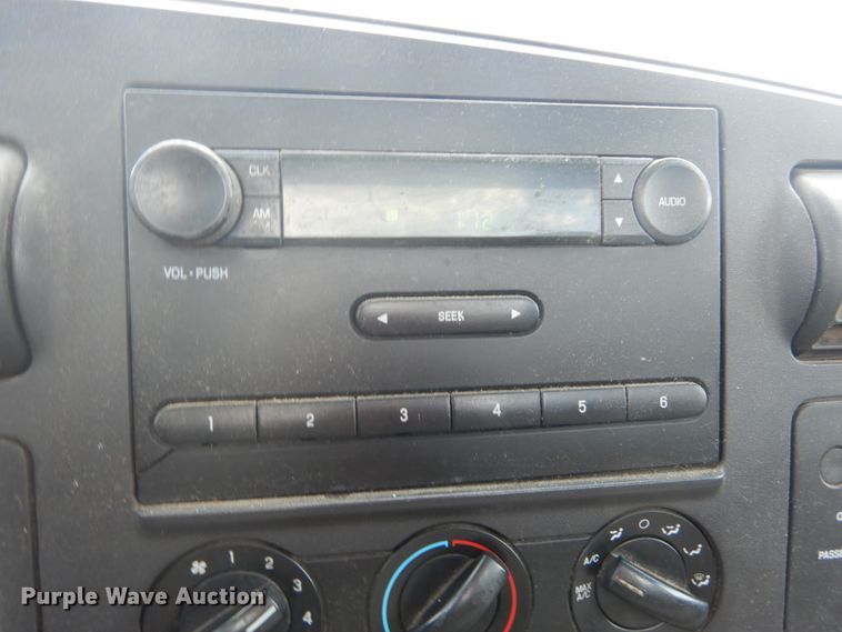 image for item GV9188 2005 Ford F250 Super Duty XL  utility bed pickup truck