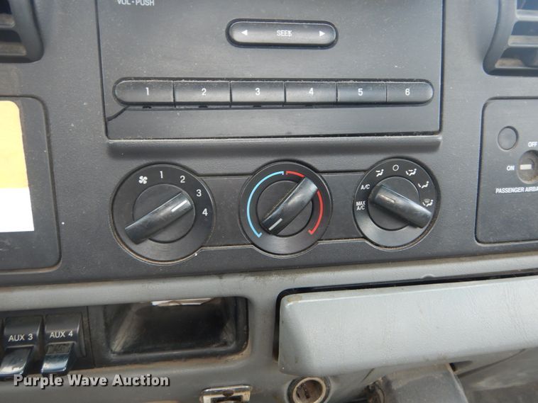 image for item GV9188 2005 Ford F250 Super Duty XL  utility bed pickup truck