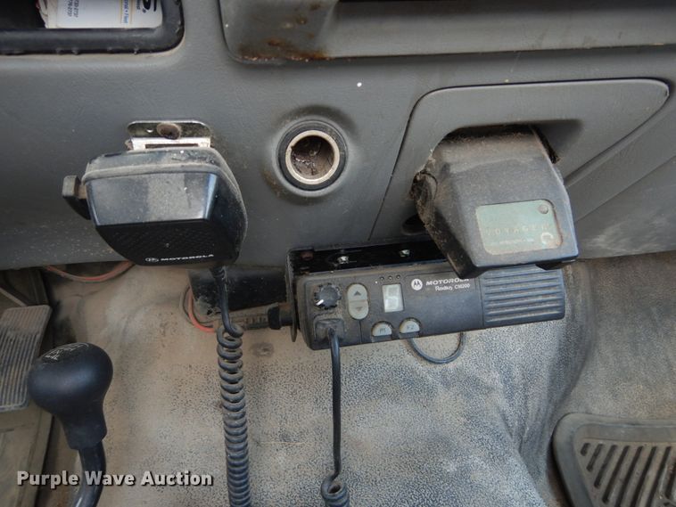 image for item GV9188 2005 Ford F250 Super Duty XL  utility bed pickup truck