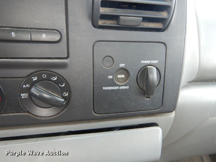 image for item GV9188 2005 Ford F250 Super Duty XL  utility bed pickup truck