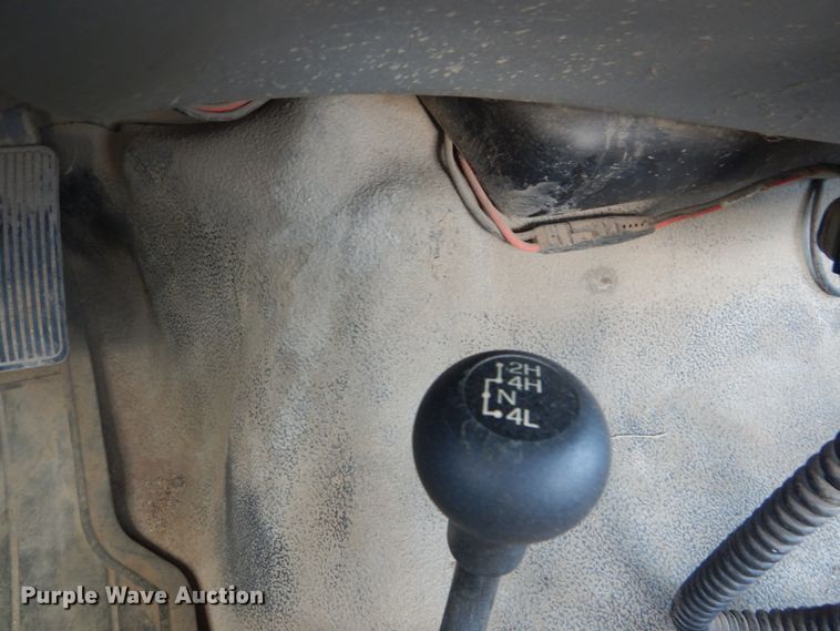 image for item GV9188 2005 Ford F250 Super Duty XL  utility bed pickup truck