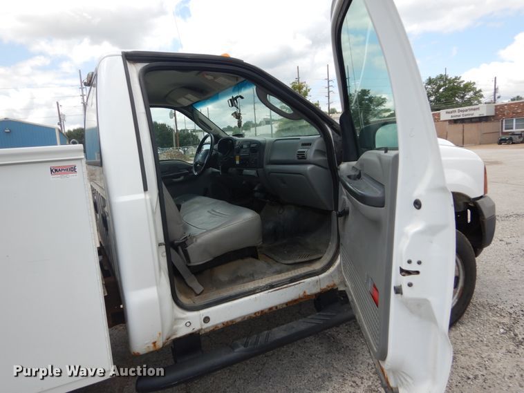 image for item GV9188 2005 Ford F250 Super Duty XL  utility bed pickup truck