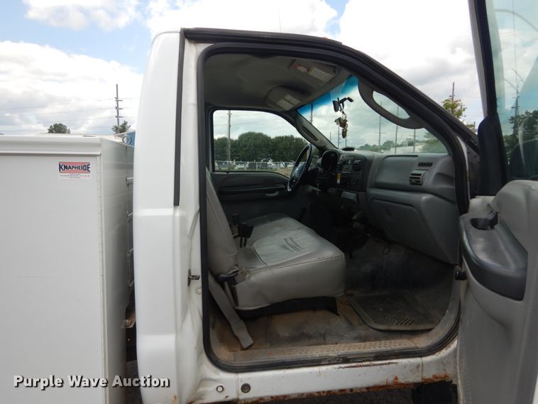 image for item GV9188 2005 Ford F250 Super Duty XL  utility bed pickup truck