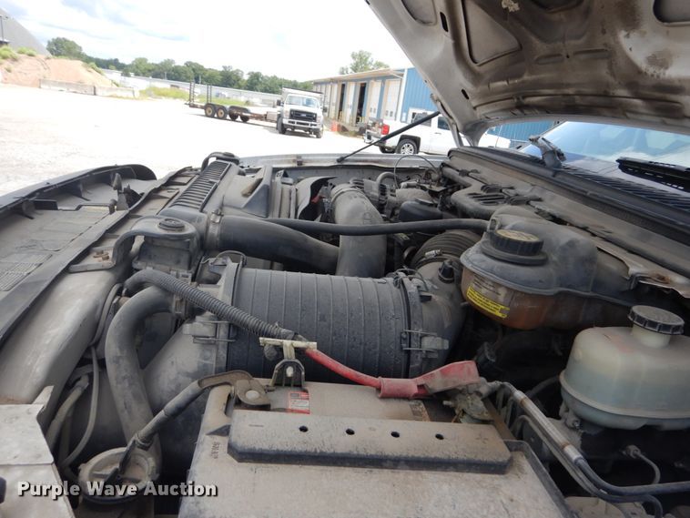 image for item GV9188 2005 Ford F250 Super Duty XL  utility bed pickup truck