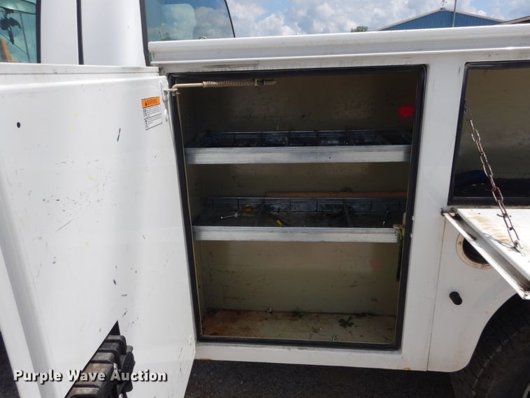 image for item GV9188 2005 Ford F250 Super Duty XL  utility bed pickup truck