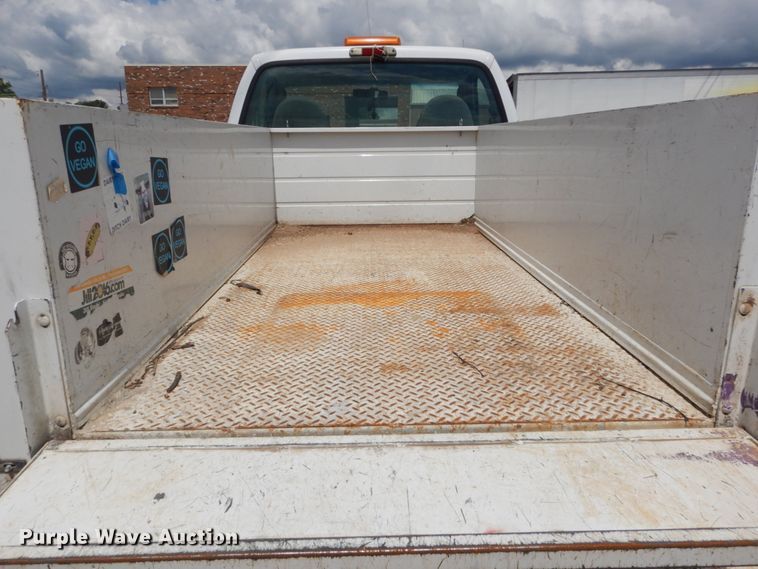 image for item GV9188 2005 Ford F250 Super Duty XL  utility bed pickup truck