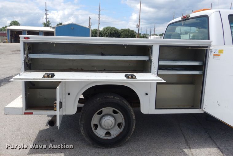 image for item GV9188 2005 Ford F250 Super Duty XL  utility bed pickup truck