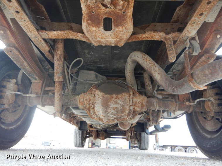 image for item GV9188 2005 Ford F250 Super Duty XL  utility bed pickup truck