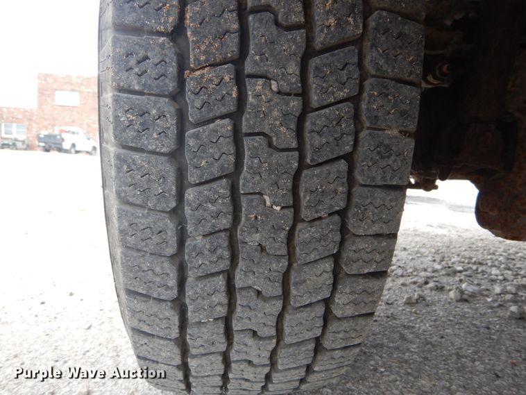 image for item GV9188 2005 Ford F250 Super Duty XL  utility bed pickup truck