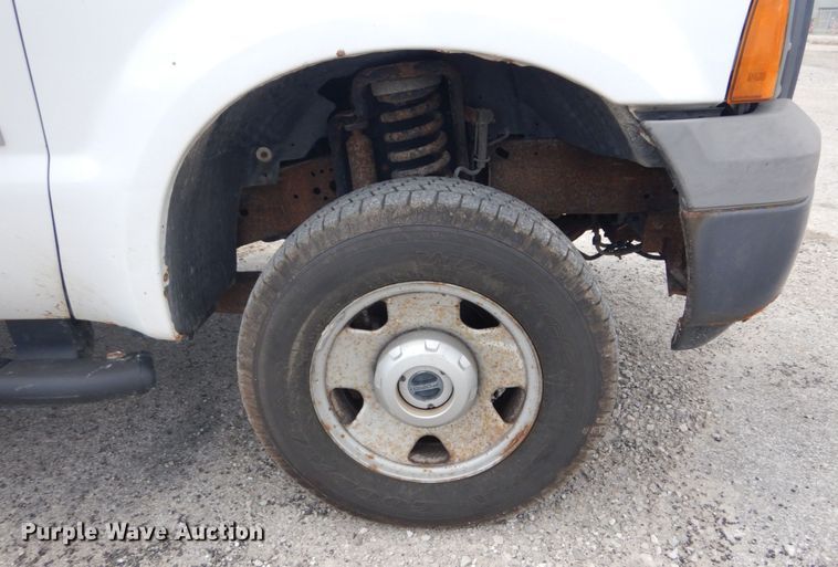 image for item GV9188 2005 Ford F250 Super Duty XL  utility bed pickup truck