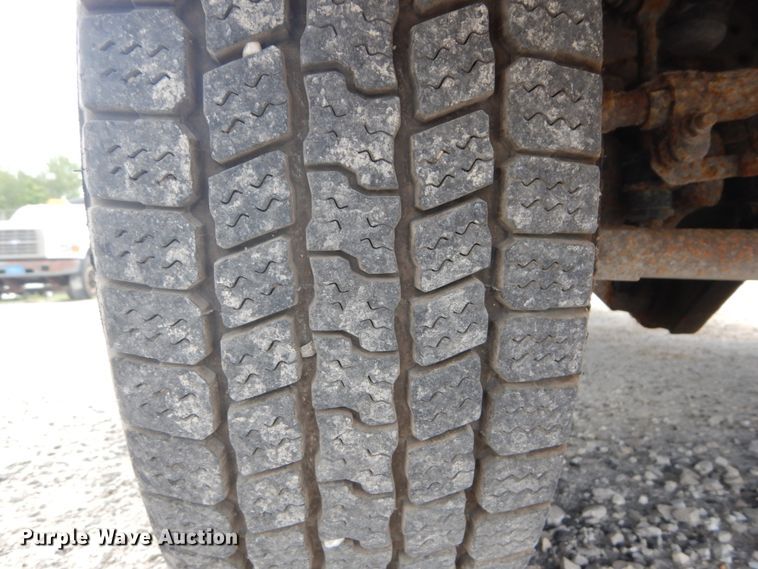 image for item GV9188 2005 Ford F250 Super Duty XL  utility bed pickup truck