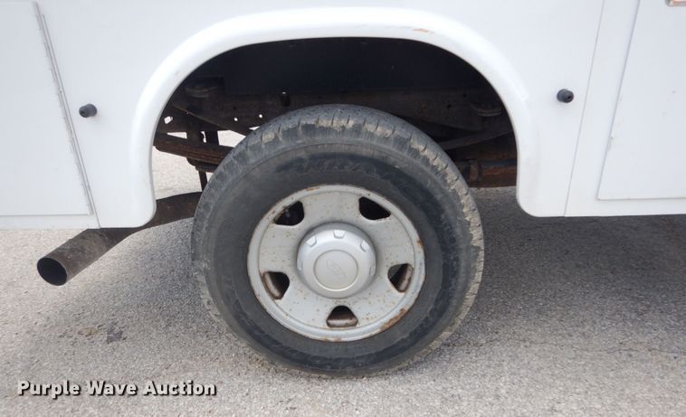 image for item GV9188 2005 Ford F250 Super Duty XL  utility bed pickup truck