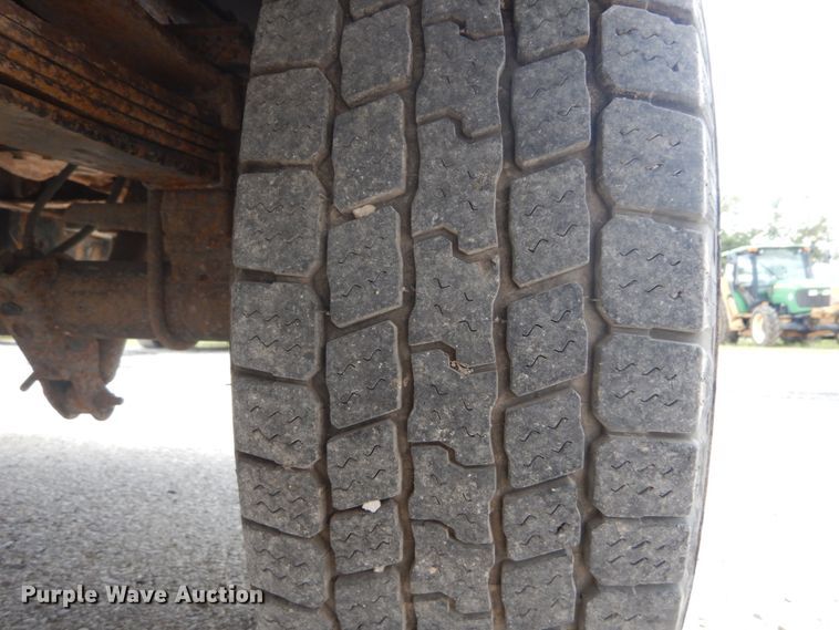 image for item GV9188 2005 Ford F250 Super Duty XL  utility bed pickup truck