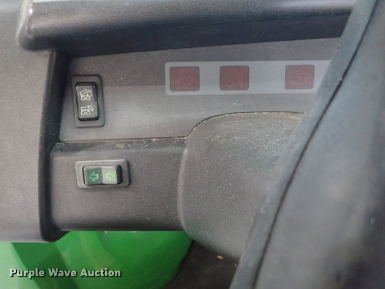 image for item GV9601 2004 John Deere Gator HPX  utility vehicle