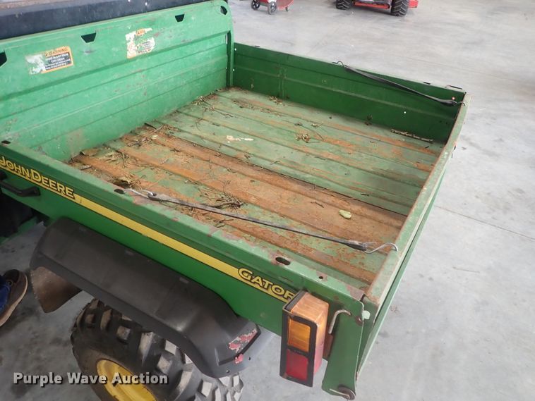 image for item GV9601 2004 John Deere Gator HPX  utility vehicle