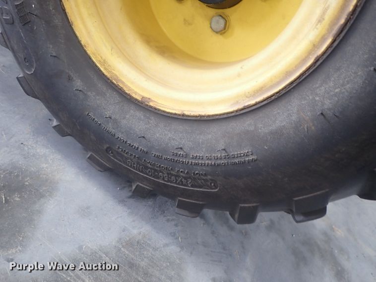 image for item GV9601 2004 John Deere Gator HPX  utility vehicle